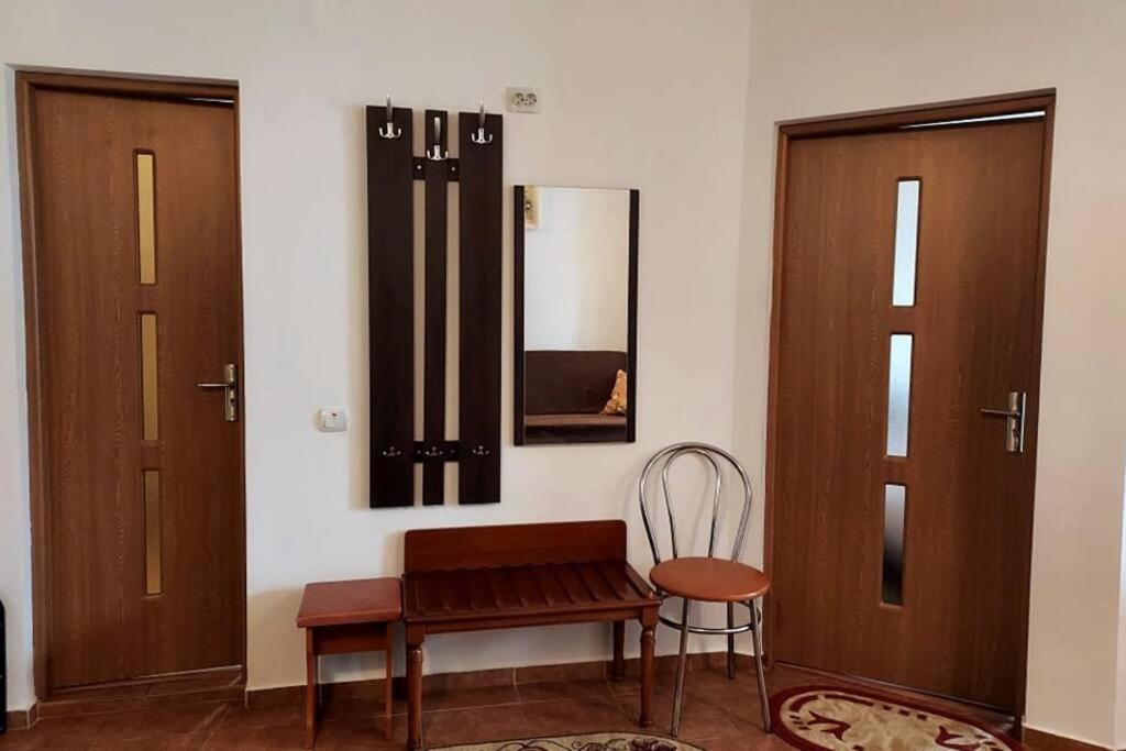Spacious Flat, With Free Parking & Air Conditioning Floreşti Buitenkant foto