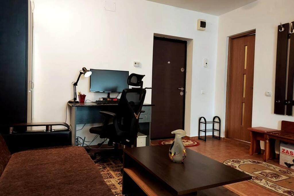 Spacious Flat, With Free Parking & Air Conditioning Floreşti Buitenkant foto