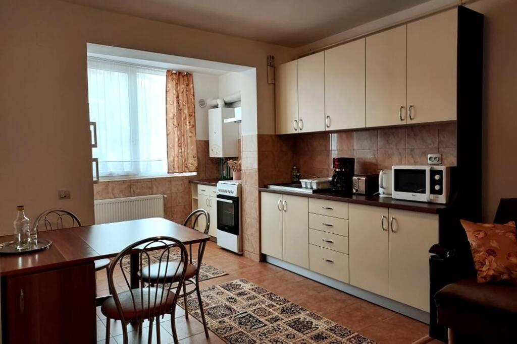 Spacious Flat, With Free Parking & Air Conditioning Floreşti Buitenkant foto