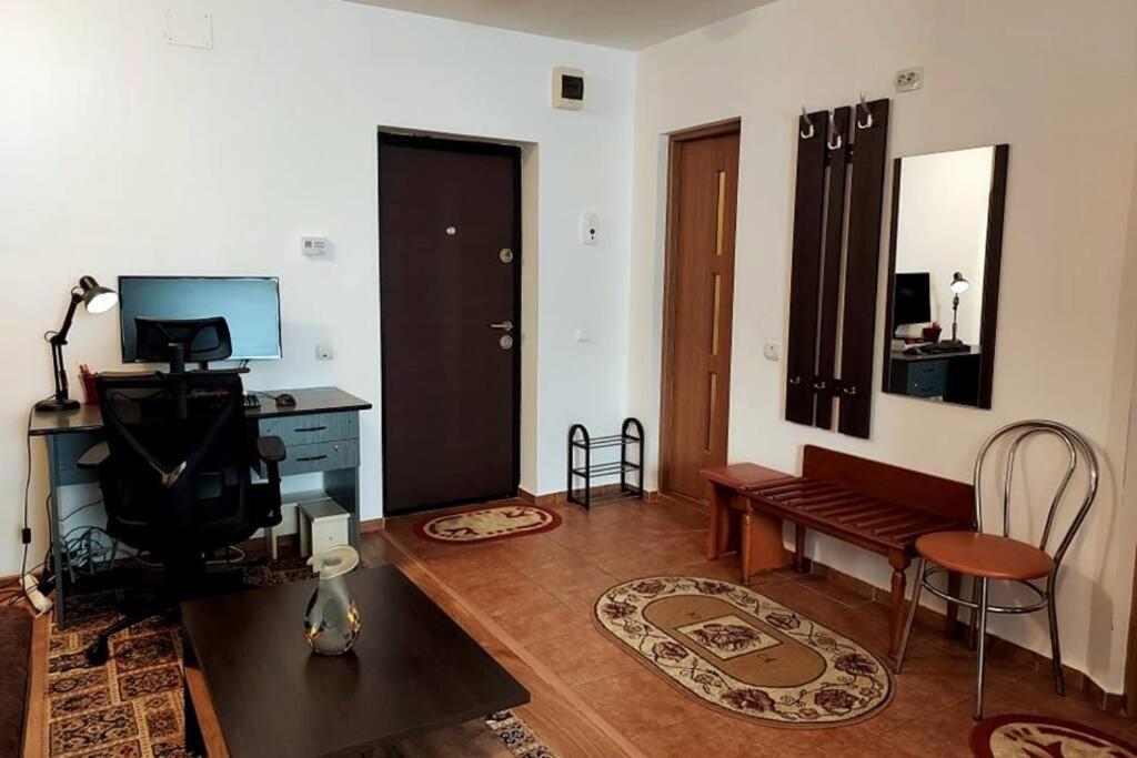 Spacious Flat, With Free Parking & Air Conditioning Floreşti Buitenkant foto