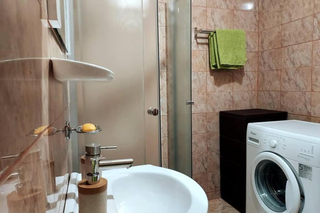 Spacious Flat, With Free Parking & Air Conditioning Floreşti Buitenkant foto