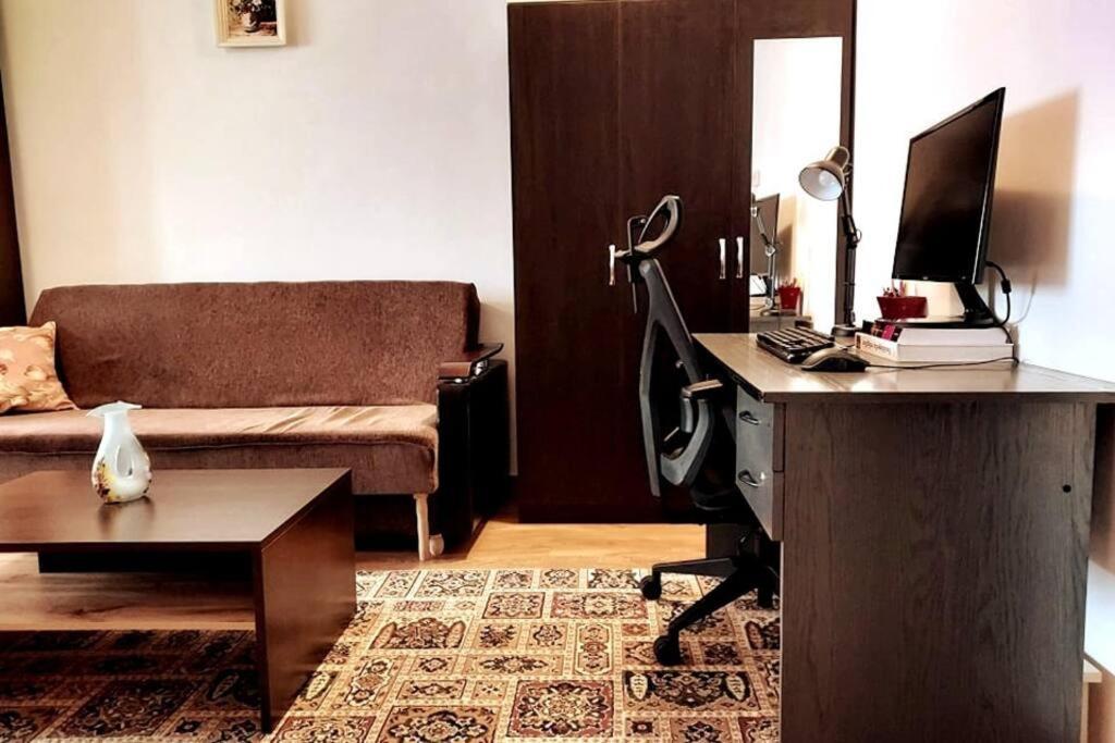 Spacious Flat, With Free Parking & Air Conditioning Floreşti Buitenkant foto