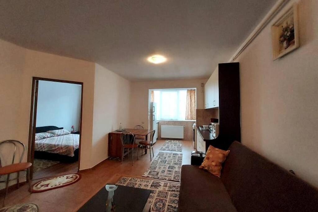 Spacious Flat, With Free Parking & Air Conditioning Floreşti Buitenkant foto